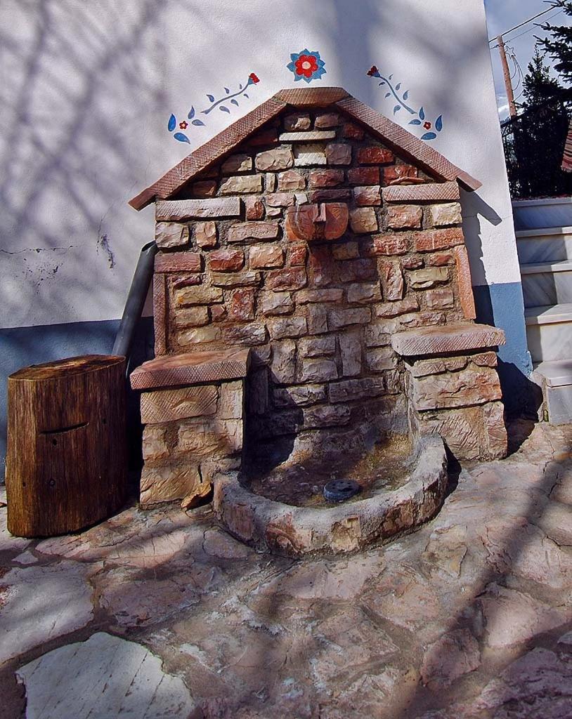 Отель To Oneiro Agios Nikolaos  Экстерьер фото